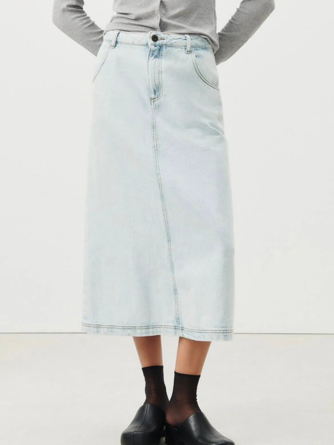 Sacs of Ashbourne   American Vintage Joybird Denim Skirt Winter Bleached